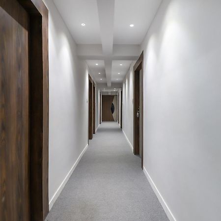 Oyo Hotel Shree Niwas Ахмедабад Экстерьер фото