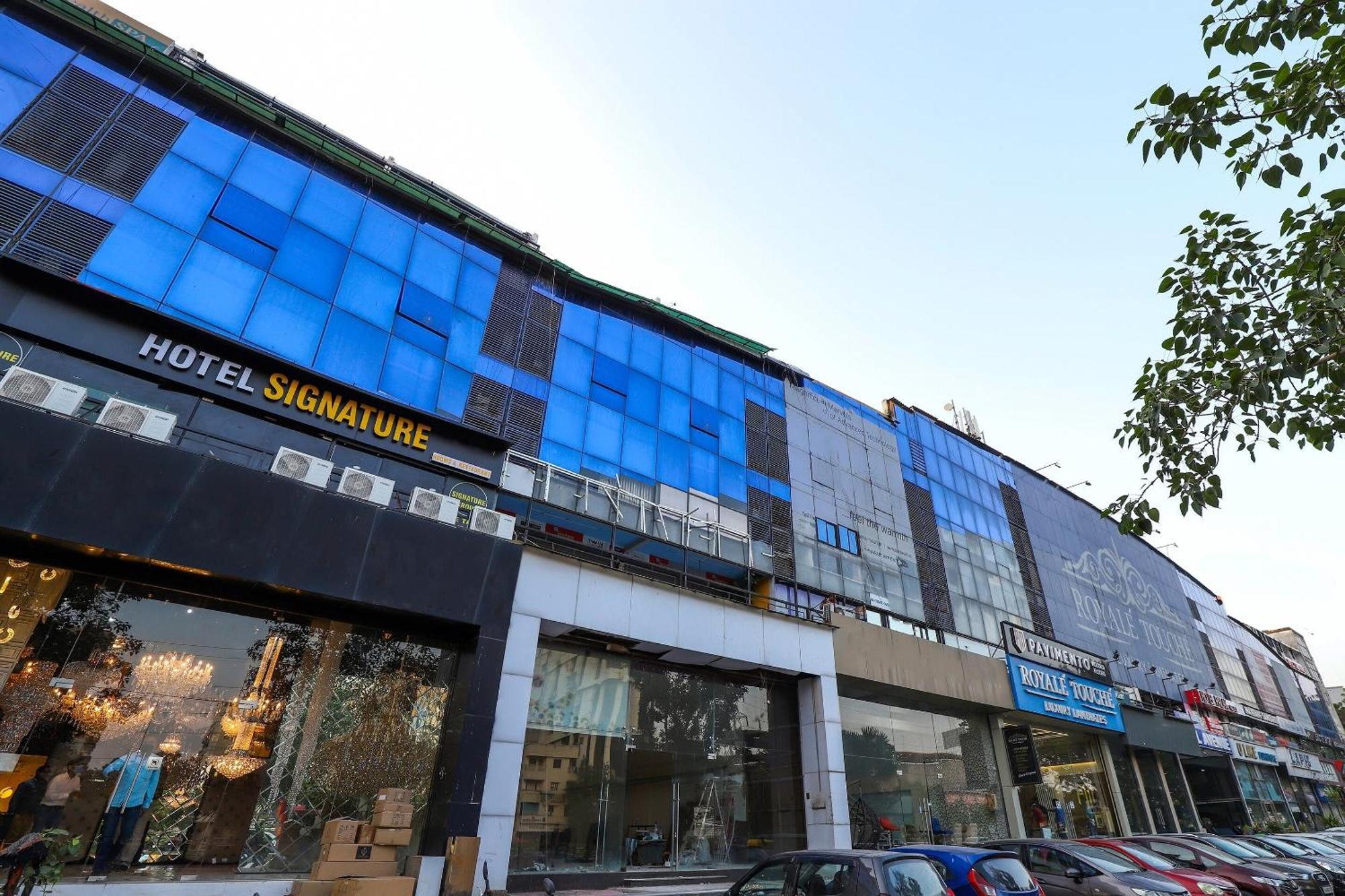 Oyo Hotel Shree Niwas Ахмедабад Экстерьер фото